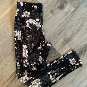 Victoria’s Secret high waisted workout leggings with pockets